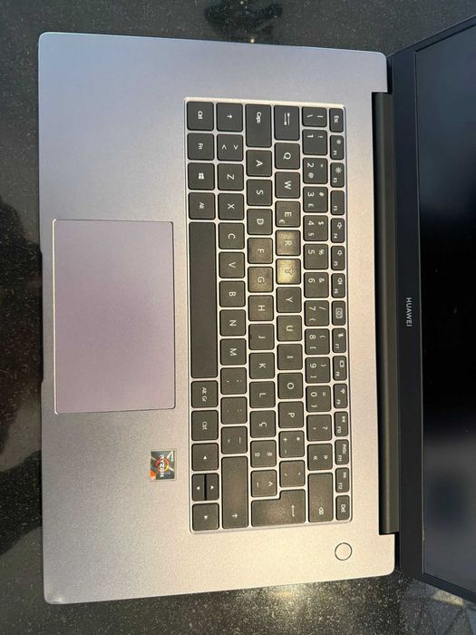 Huawei MateBook D15 AMD Ryzen 5 8GB RAM