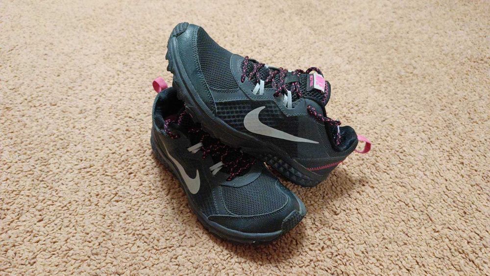 женские кроссовки NIKE