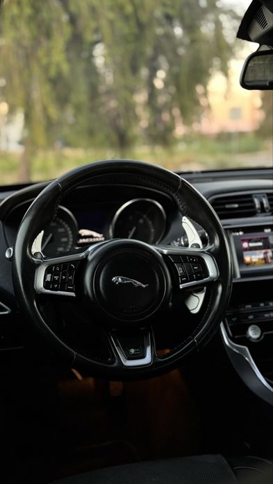 Jaguar XE 2.0D 163Cv Versão R-Sport