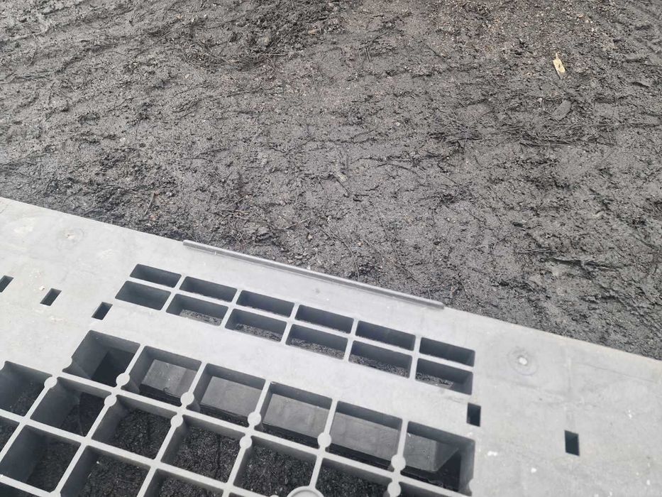 Palety plastikowe 120x80. Mocne, duże ilości