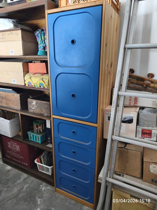 2 Móveis madeira maciça com portas em plástico
