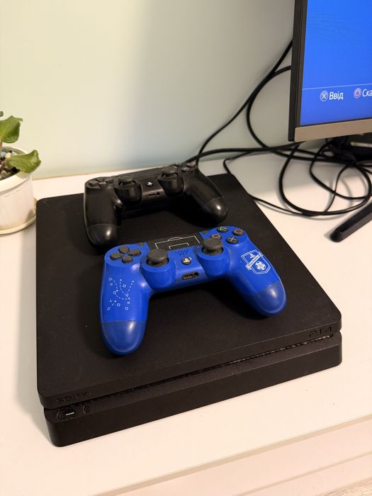 Playstation 4 slim