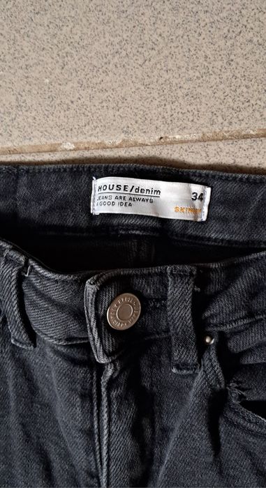 Чёрные скинни джинсы