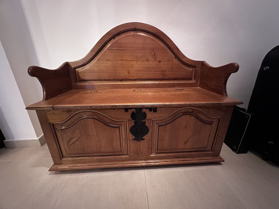 Arca de madeira maciça