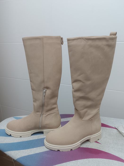 Botas  de cano alto (oportunidade)