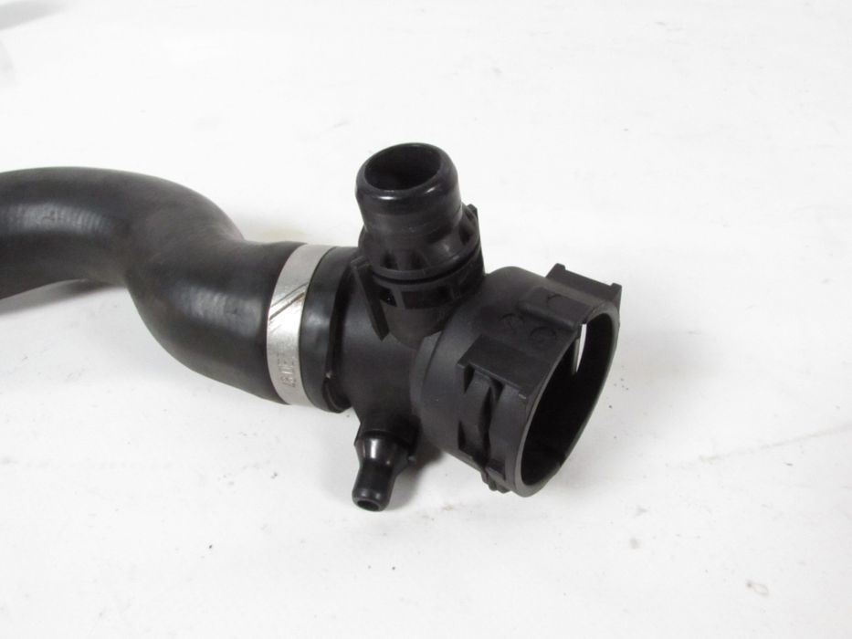 Tubo Radiador Água Bmw 1 Ref: 17127811127
