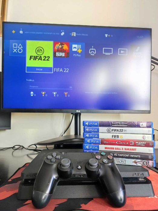 PS4 + Comando e 3 jogos