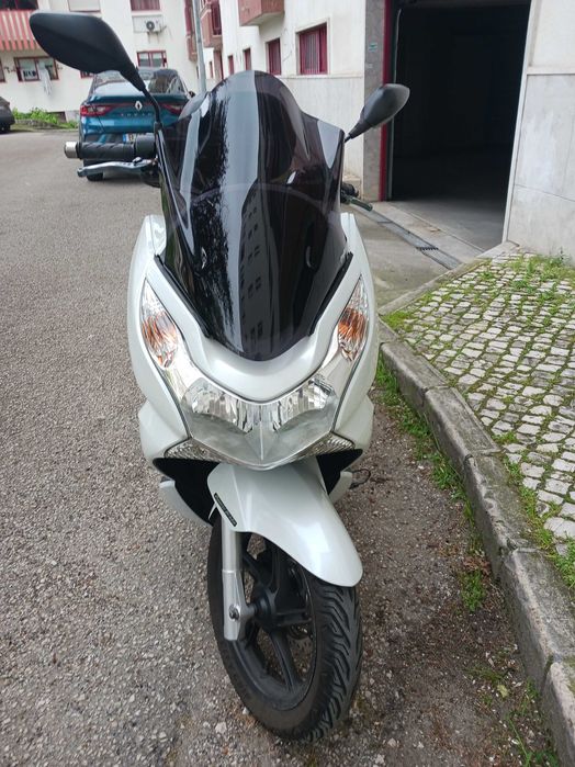 Honda PCX-125 em excelente estado.