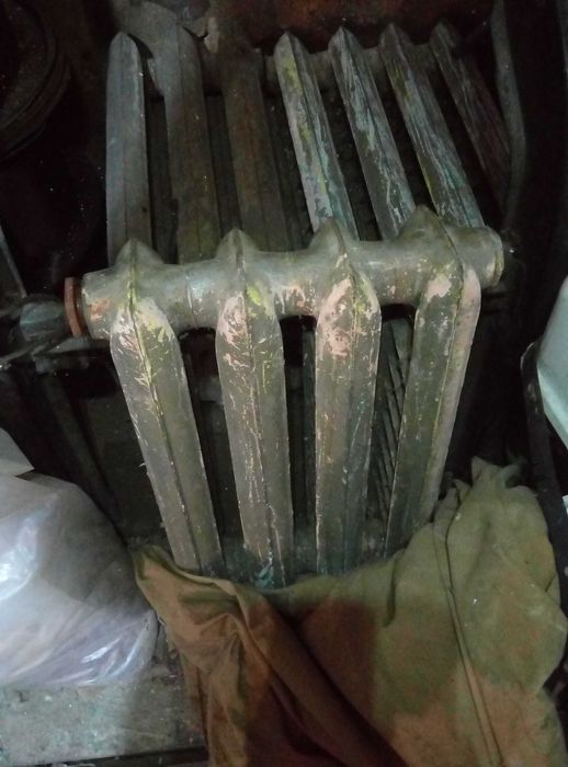 Батареи чугунные 21 секция (6 штук). Цена за все.