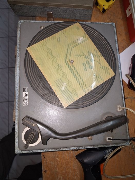 Gramofon Aster Unitra , Stan wizualny dobry, dwie sztuki.