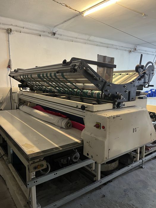 Mesa com carro automatico de estender