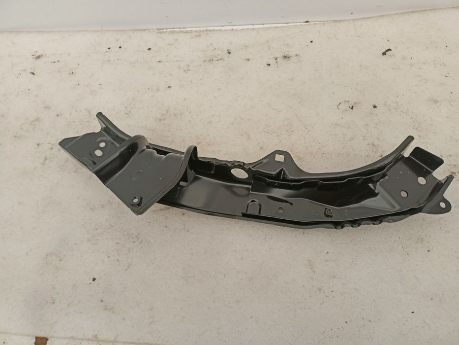 Mitsubishi Eclipse Cross Lift FL 21-24 lewy wspornik okluar lampy pasa