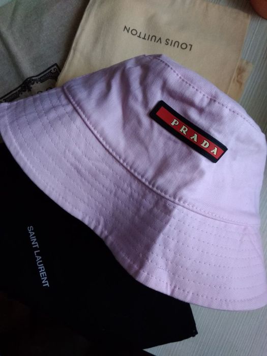 Рожева панама Prada