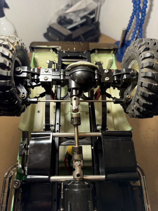 Model RC 1:10 TAMIYA HighLift Toyota Hiux 4x4 crawler