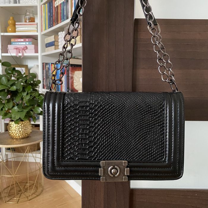 Elegancka damska torebka czarna skóra węża pojemna