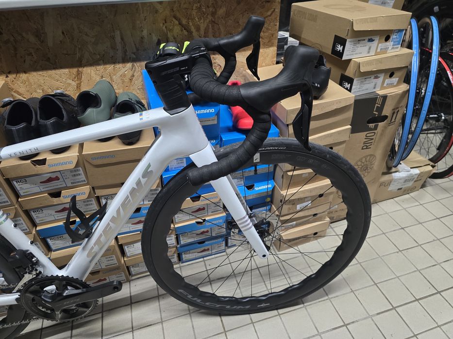 Stevens carbono 105 di2 rodas carbono fulcrum