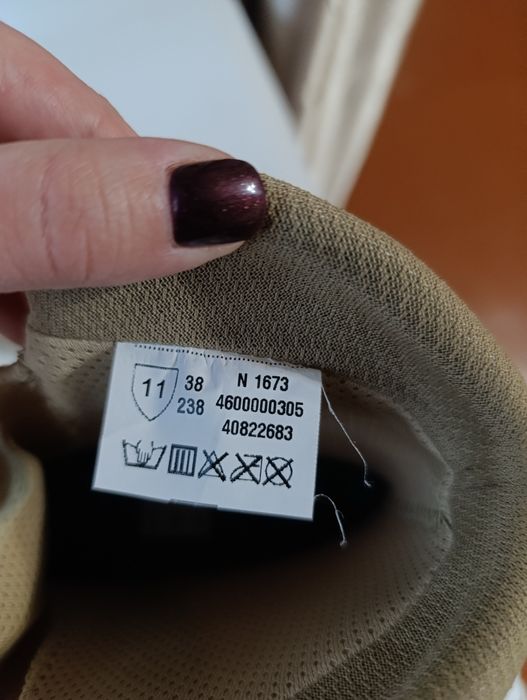 Берці DAVOS ALFA ПIСОК
РОЗМІР 38. Довжина устілки 25
Витримають високі