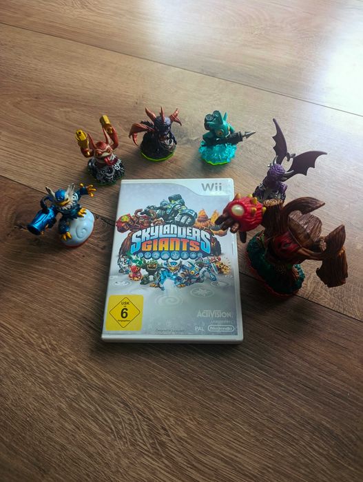Skylanders Giants + 6 figurek