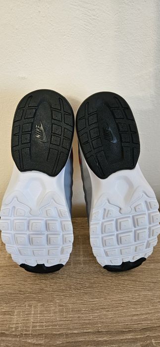 Adidasy Nike Air Max Invigor 36.5
