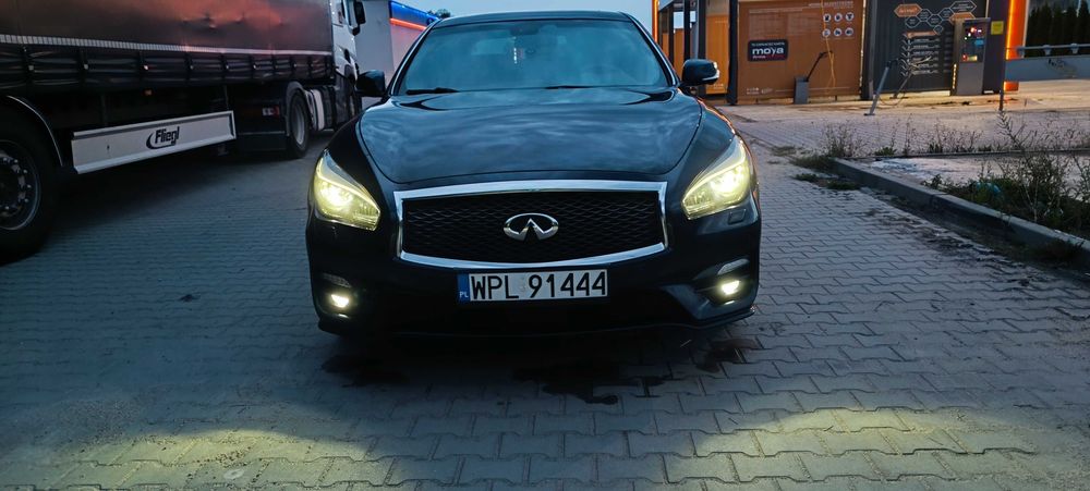Infiniti Q70