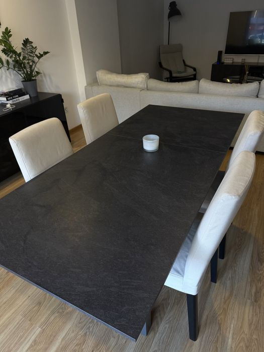 Mesa de jantar preta