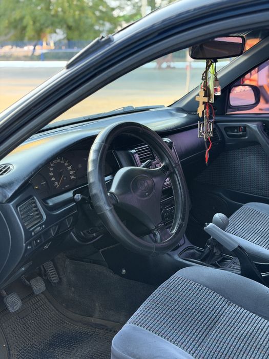 Toyota Carina E 1.6 бензин