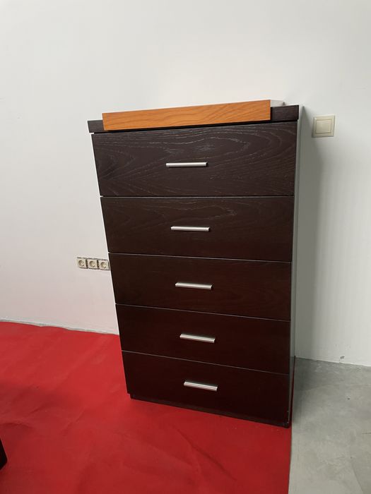 Quarto de casal com roupeiro
