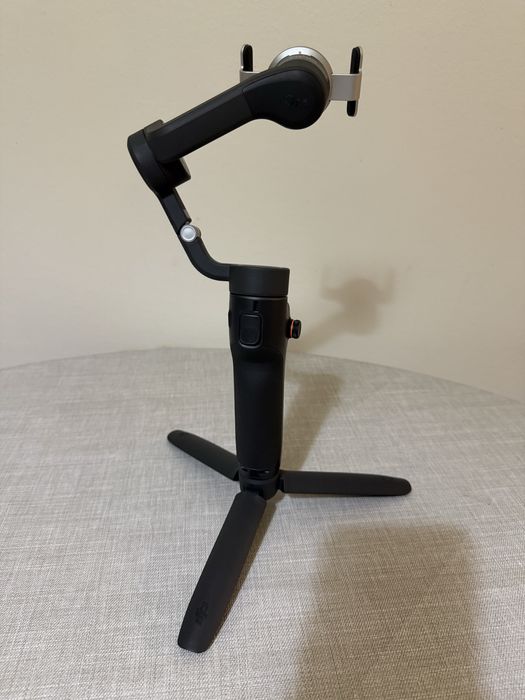 Gimbal (estabilizador) de vídeo DJI Osmo Mobile 6.
