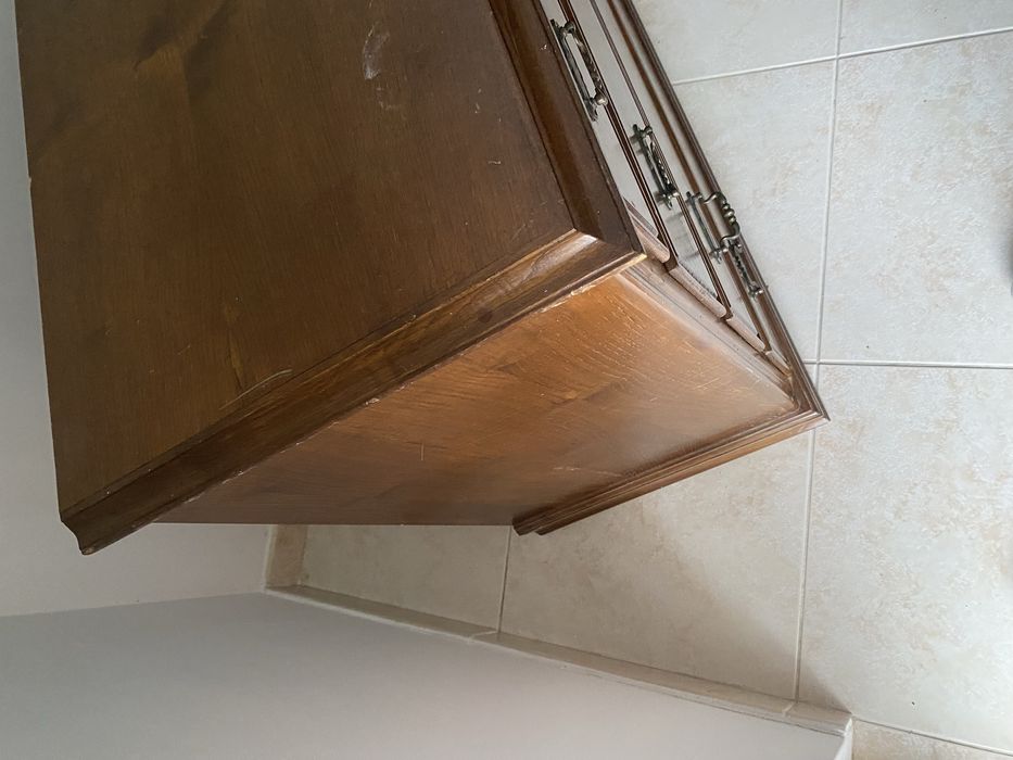 Vendo comoda em madeira maciça