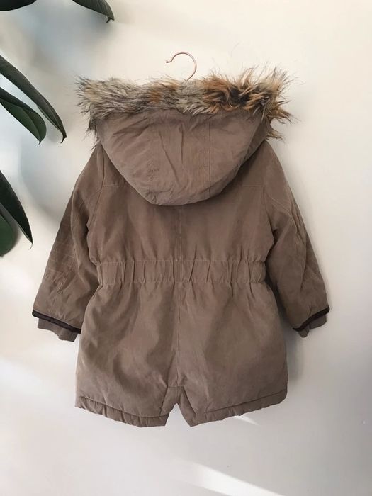 Kurtka typu parka. Dla dziewczynki. Rozmiar 104 (4 lata).