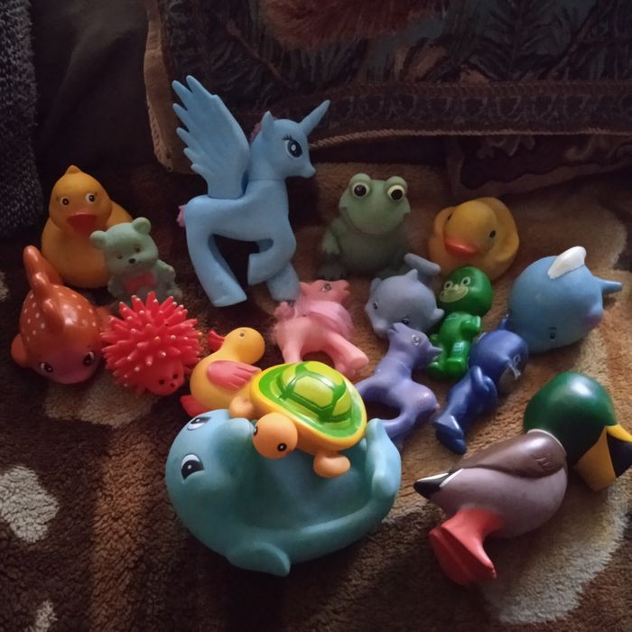 Детские резиновые игрушки.