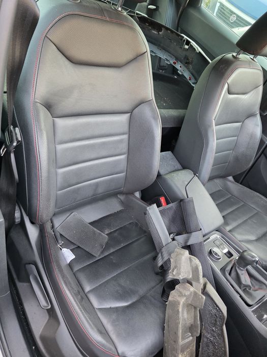 Fotele wnętrze boczki tapicerki drzwi seat ateca FR czarna skóra elek