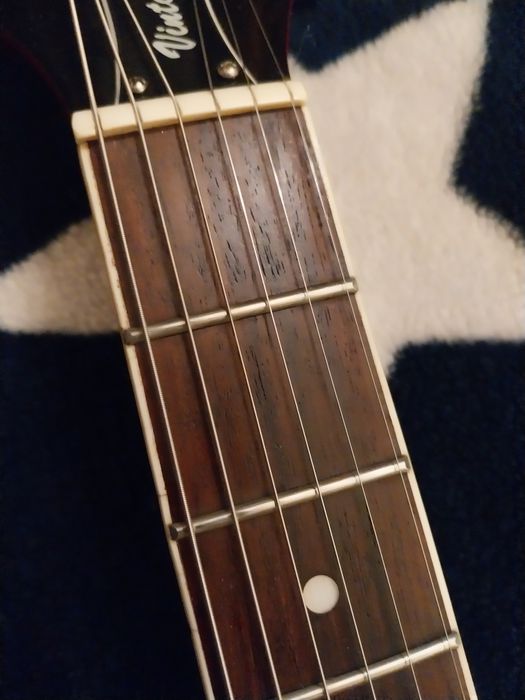 HB em formato Gibson ES 335