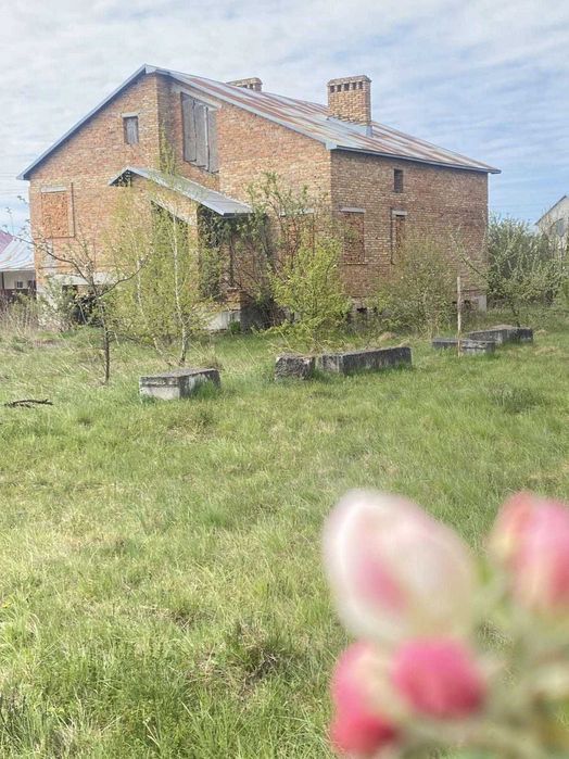 Продається будинок та земельна ділянка 10 соток, м. Радехів