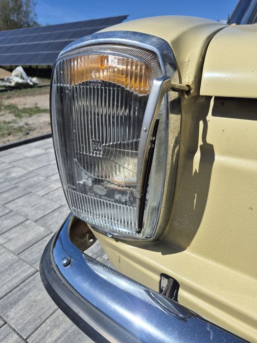 Mercedes Benz w114