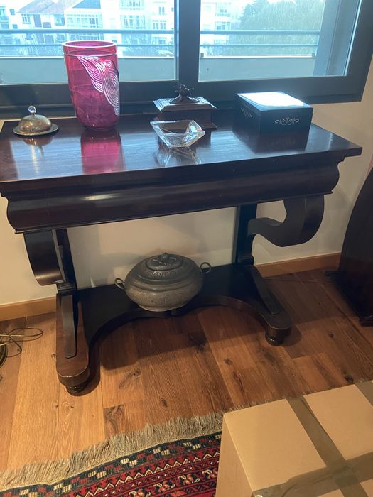 Vendo mesa de apoio e mobilia de quarto