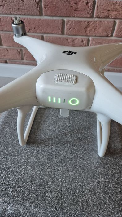W zestawie Dron Dji phantom 4 ipad mini 4