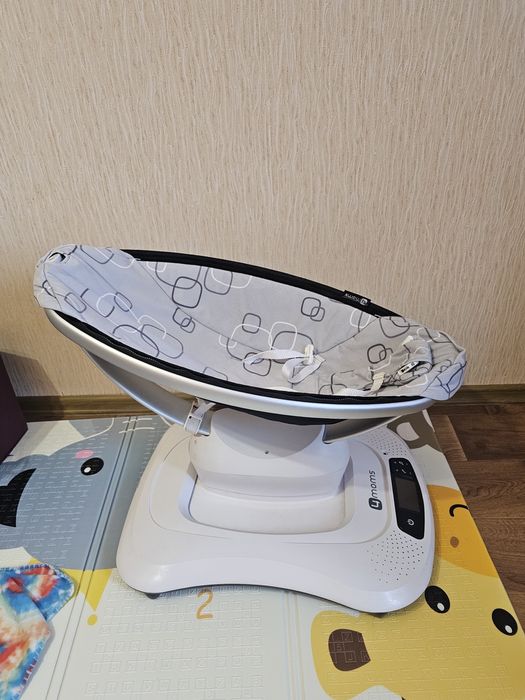 Заколисуючий центр 4moms