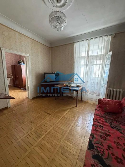 Продаж 3-кімнатної квартири в самому Центрі міста. Сталінка. Цегляний будинок