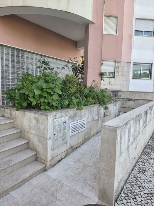 T1 amplo com 90 m², garagem e elevador — Ameixoeira / Santa Clara