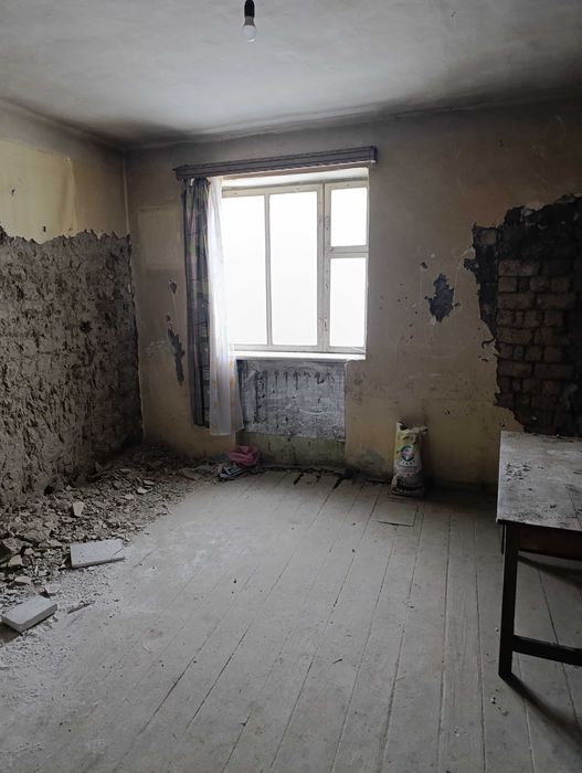 Ділянка з будинком