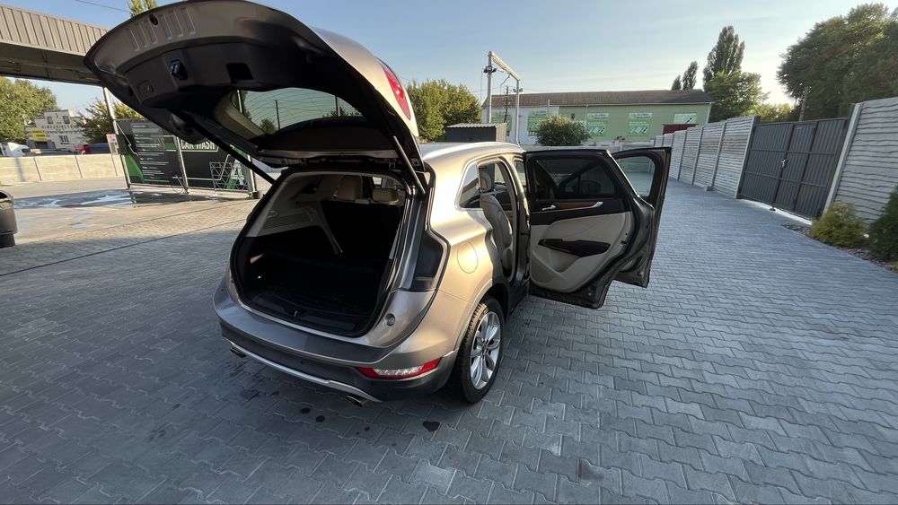 Lincoln MKC 2019 VIN 5LMCJ2C98KUL45197 фото оголошення 10 з 22