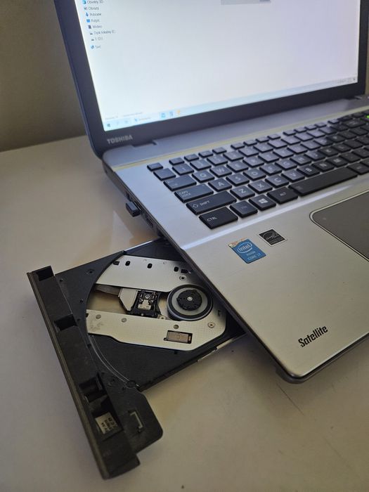 Toshiba P75  A7200