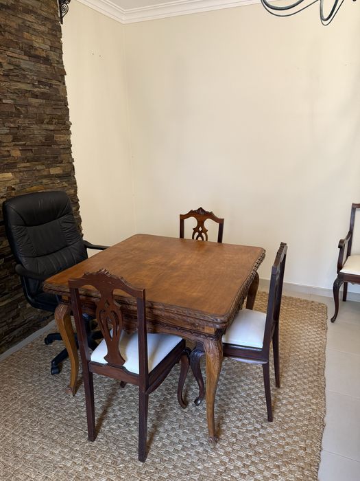 Mesa e cadeiras sala de jantar