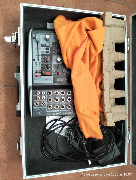 Mesa de Som Xenyx QX1202USB