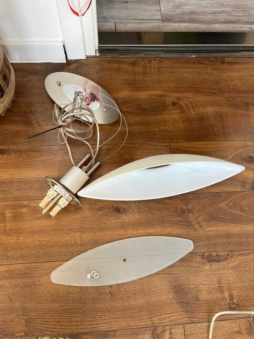Lampa wiszaca halogenowa nad stół