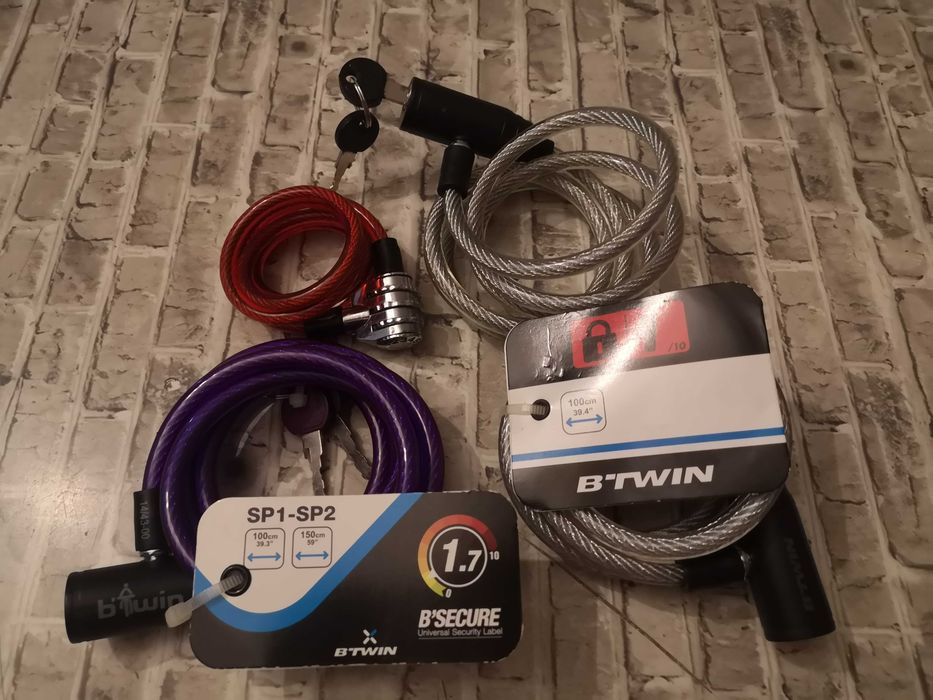 2 cadeados (um de chave e um de código)