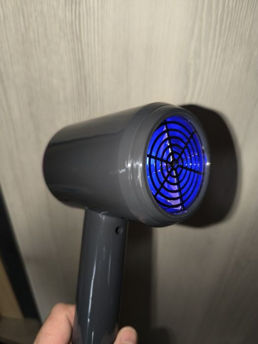 Suszarka do włosów z LED podświetleniem.