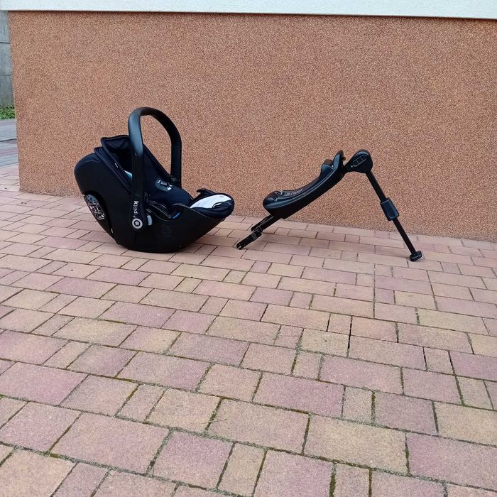 Sprzedam fotelik samochodowy z bazą