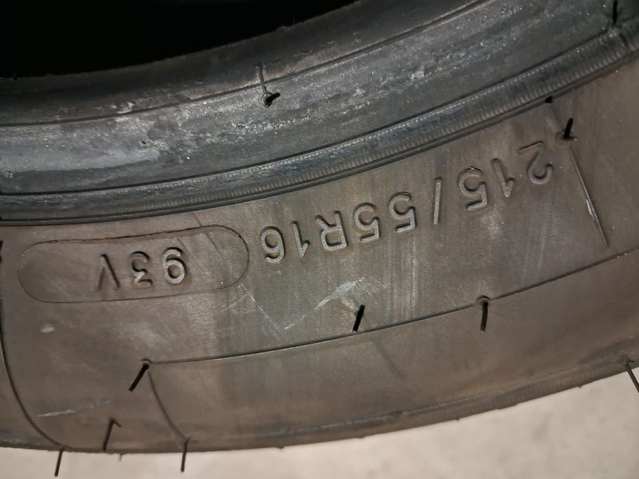 Vendo pneus Usados 215/55 R16